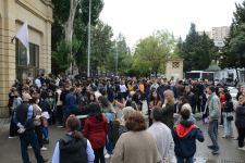 В БГУ объяснили причины скопления студентов перед корпусами вуза (ФОТО)