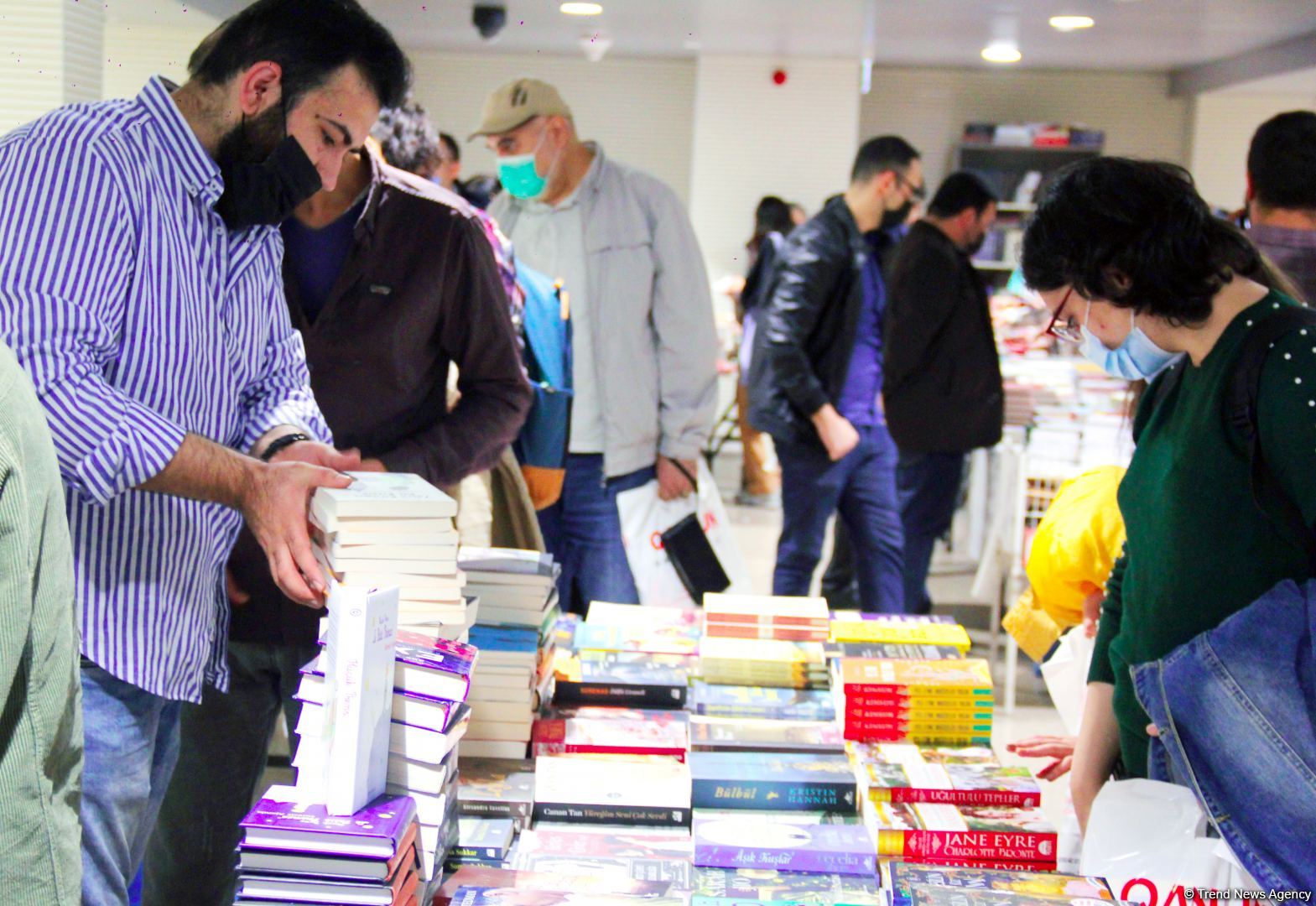В Баку открылась Национальная книжная выставка-продажа, представлено более 50 000 книг (ФОТО)