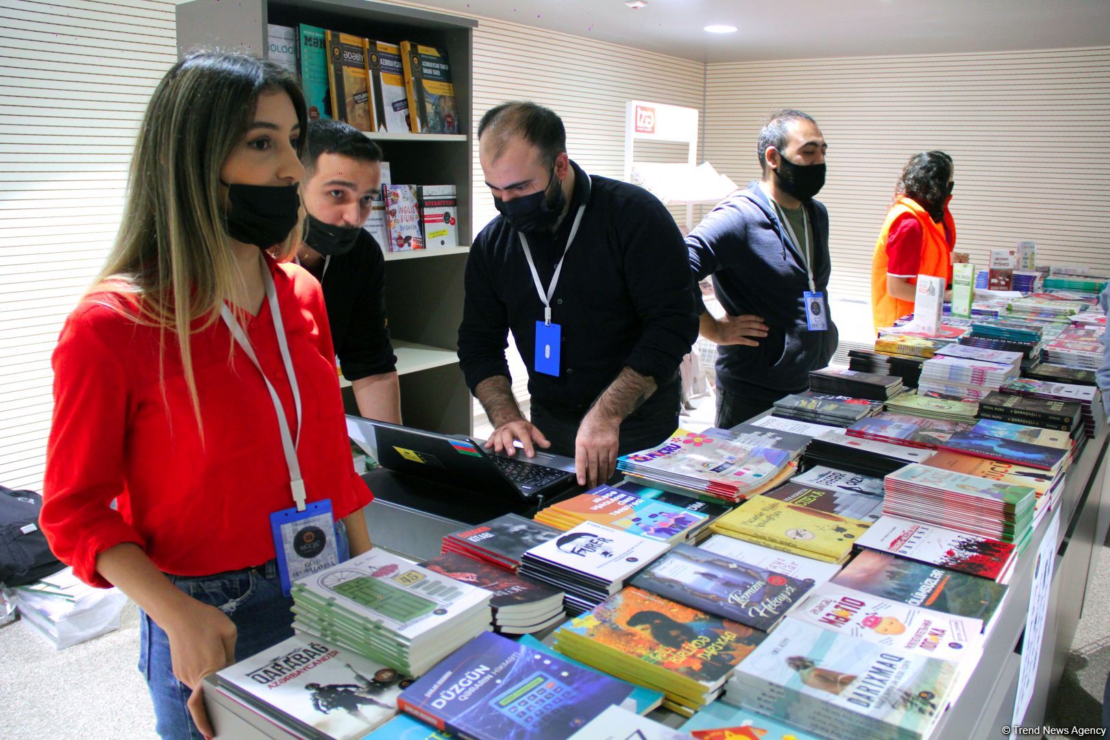 В Баку открылась Национальная книжная выставка-продажа, представлено более 50 000 книг (ФОТО)