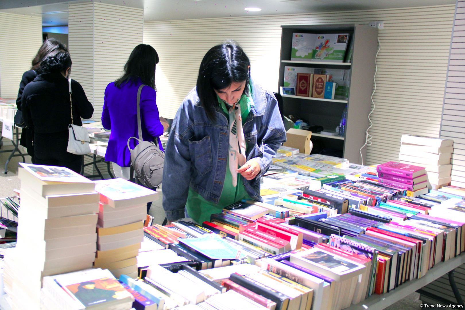 В Баку открылась Национальная книжная выставка-продажа, представлено более 50 000 книг (ФОТО)