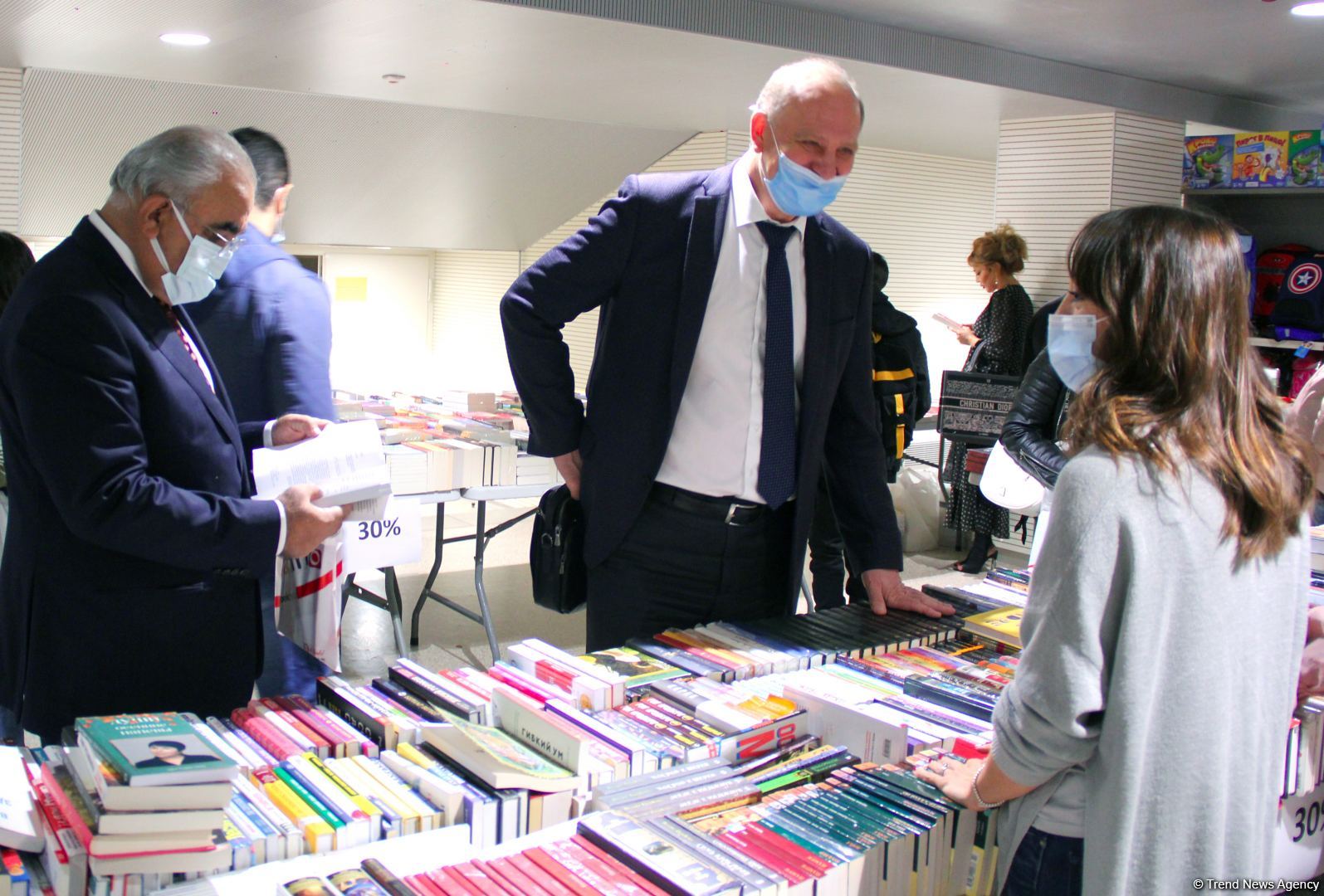 В Баку открылась Национальная книжная выставка-продажа, представлено более 50 000 книг (ФОТО)