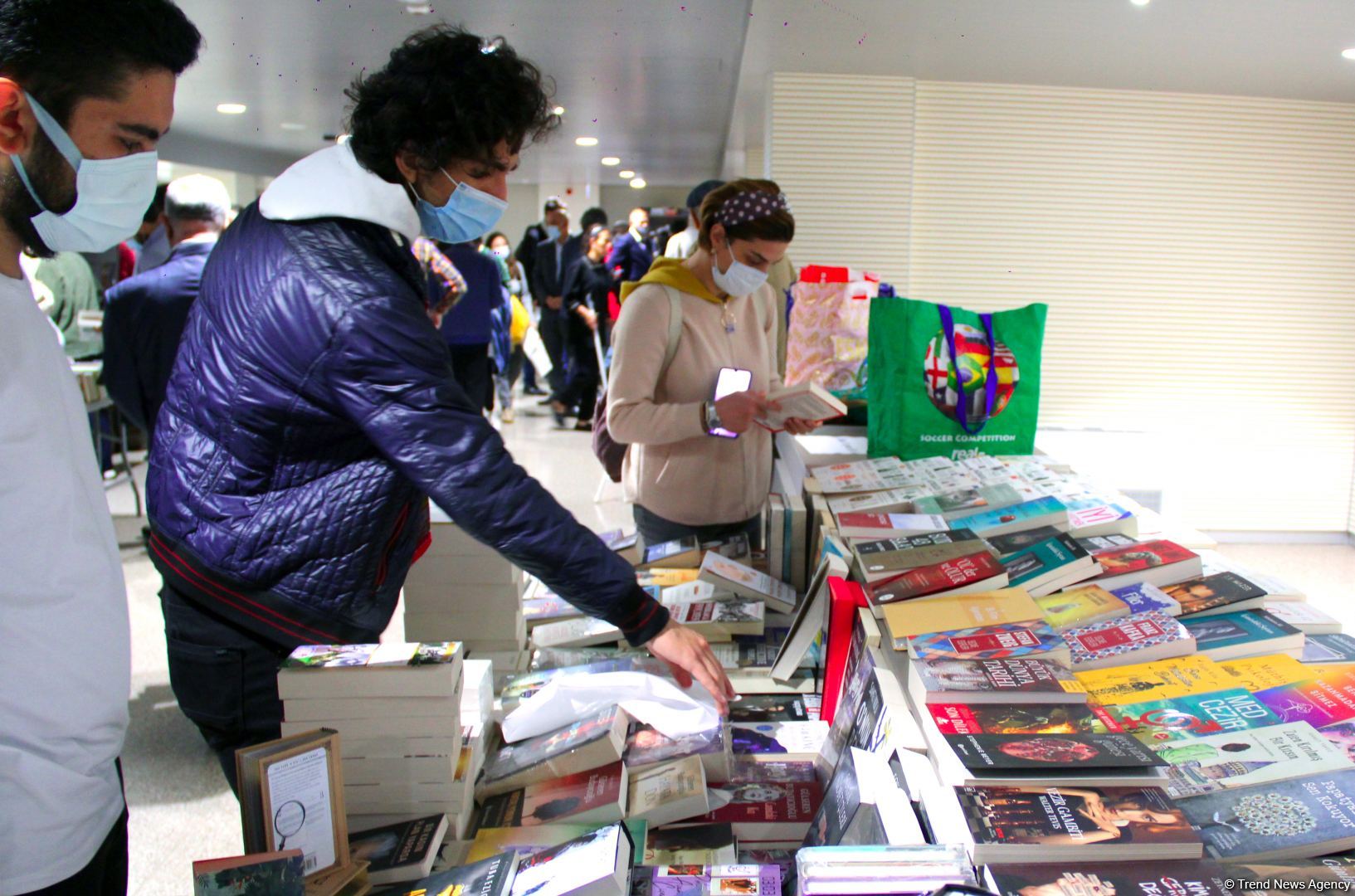 В Баку открылась Национальная книжная выставка-продажа, представлено более 50 000 книг (ФОТО)