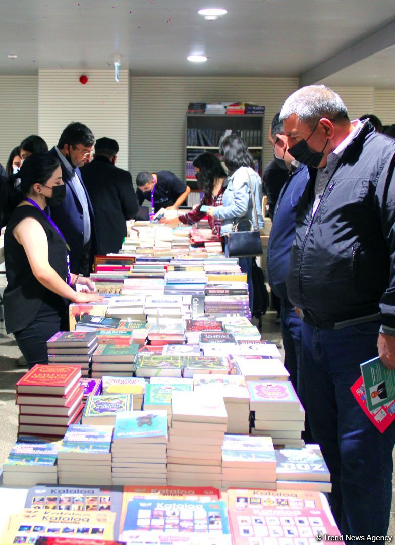 В Баку открылась Национальная книжная выставка-продажа, представлено более 50 000 книг (ФОТО)