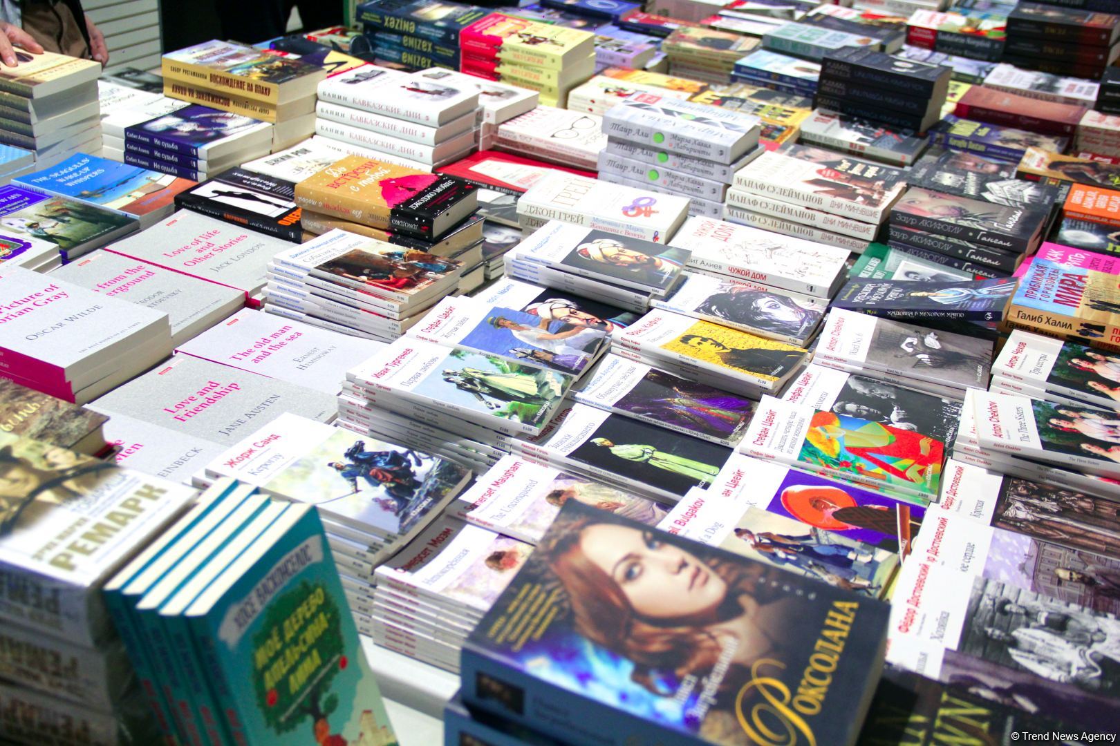 В Баку открылась Национальная книжная выставка-продажа, представлено более 50 000 книг (ФОТО)