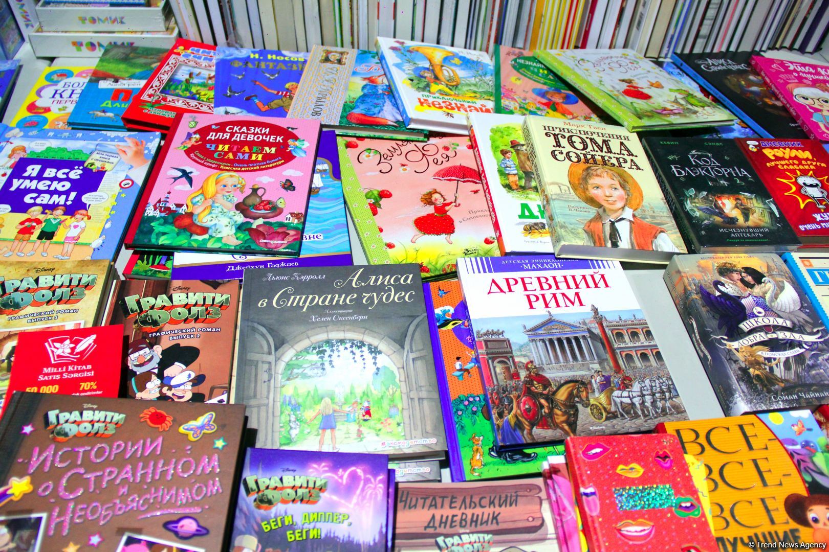 В Баку открылась Национальная книжная выставка-продажа, представлено более 50 000 книг (ФОТО)