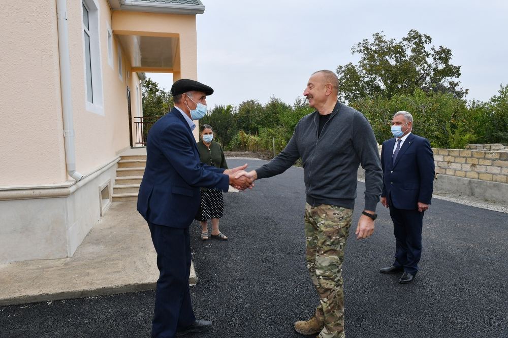 Президент Ильхам Алиев совершил поездку в Тертерский и Бардинский районы (ФОТО/ВИДЕО)