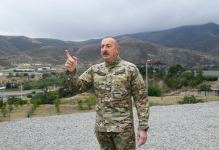 Президент Ильхам Алиев поднял флаг Азербайджана в поселке Суговушан Тертерского района (ФОТО)