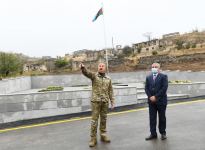 Президент Ильхам Алиев поднял флаг Азербайджана в селе Талыш Тертерского района (ФОТО)