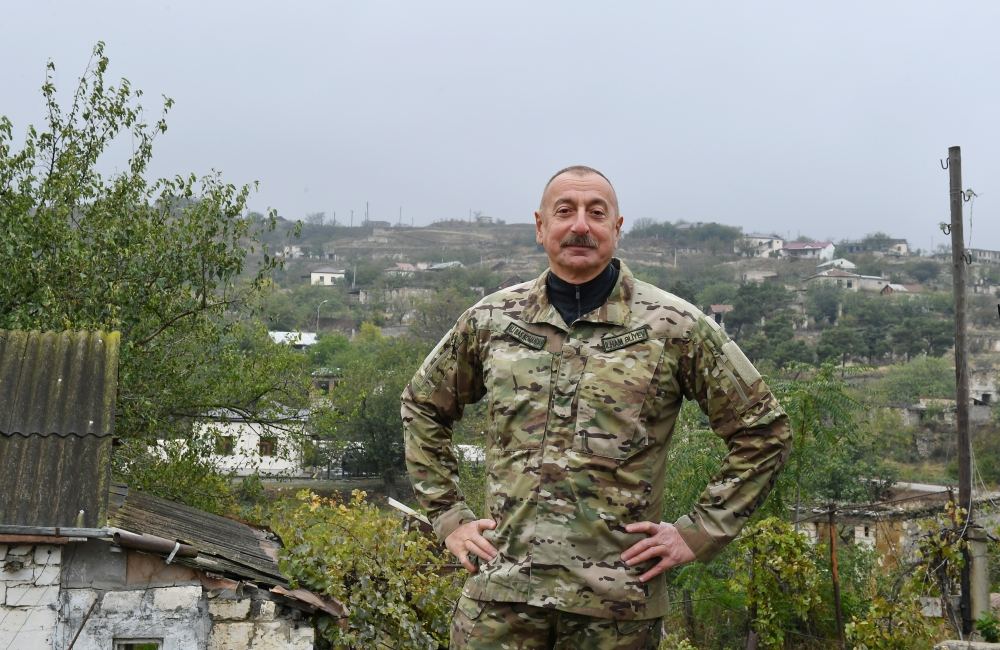 Президент Ильхам Алиев поднял флаг Азербайджана в селе Талыш Тертерского района (ФОТО)