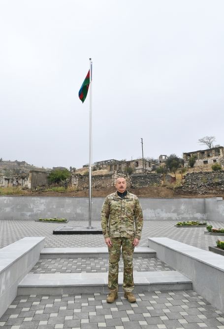 Президент Ильхам Алиев поднял флаг Азербайджана в селе Талыш Тертерского района (ФОТО)