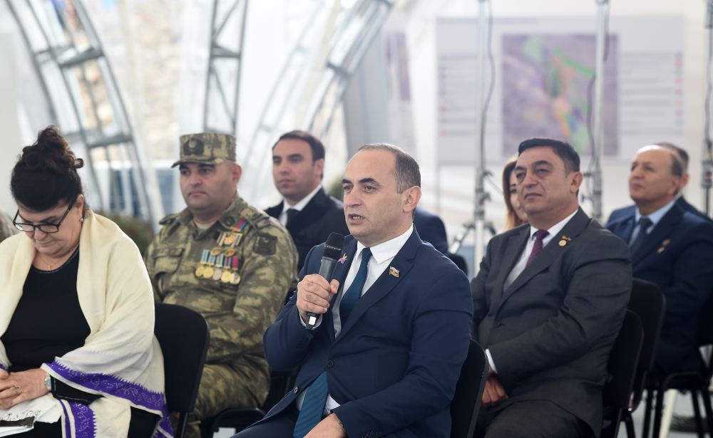 Президент Ильхам Алиев встретился с представителями общественности Джебраильского района,  заложил фундамент мемориального комплекса и дал старт восстановлению города Джебраил (ФОТО)