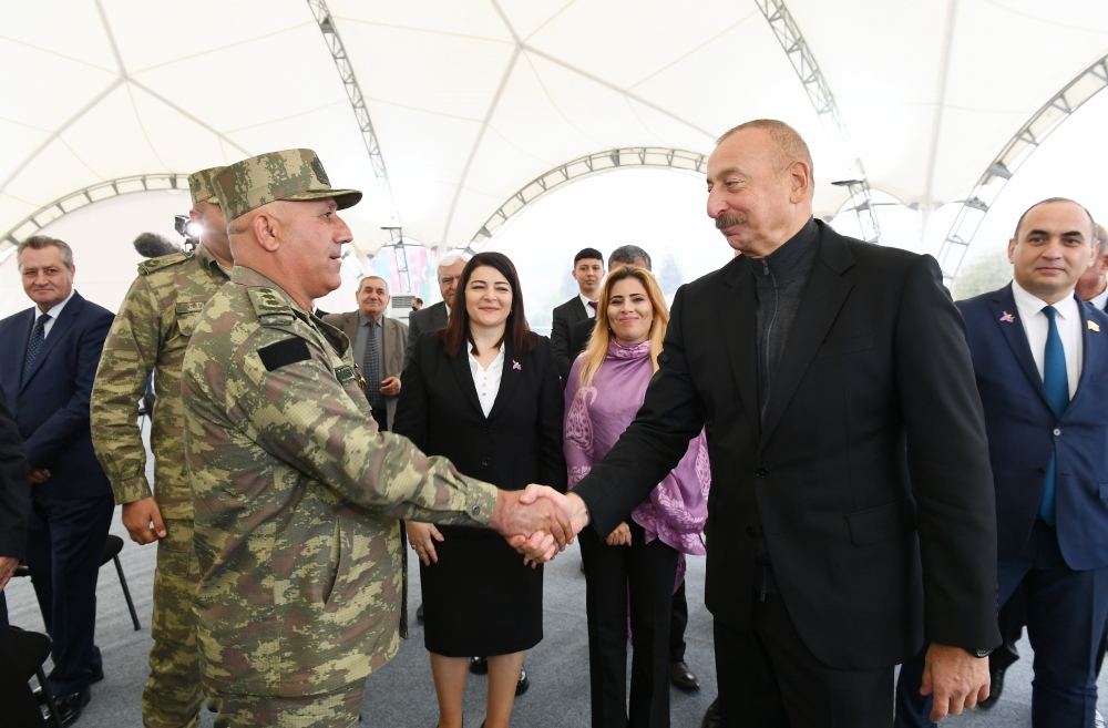 Президент Ильхам Алиев встретился с представителями общественности Джебраильского района,  заложил фундамент мемориального комплекса и дал старт восстановлению города Джебраил (ФОТО)