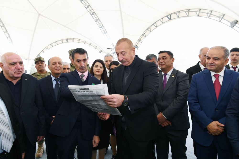 Президент Ильхам Алиев встретился с представителями общественности Джебраильского района,  заложил фундамент мемориального комплекса и дал старт восстановлению города Джебраил (ФОТО)