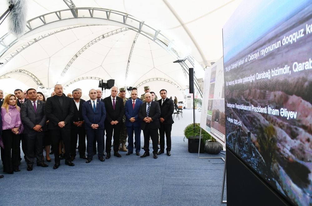 Президент Ильхам Алиев встретился с представителями общественности Джебраильского района,  заложил фундамент мемориального комплекса и дал старт восстановлению города Джебраил (ФОТО)