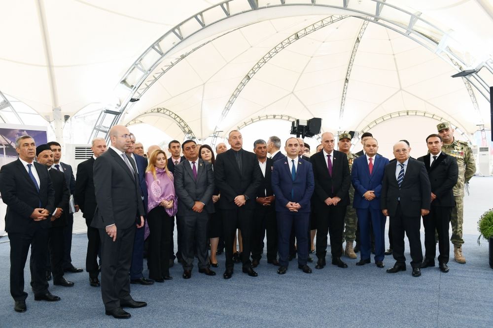 Президент Ильхам Алиев встретился с представителями общественности Джебраильского района,  заложил фундамент мемориального комплекса и дал старт восстановлению города Джебраил (ФОТО)