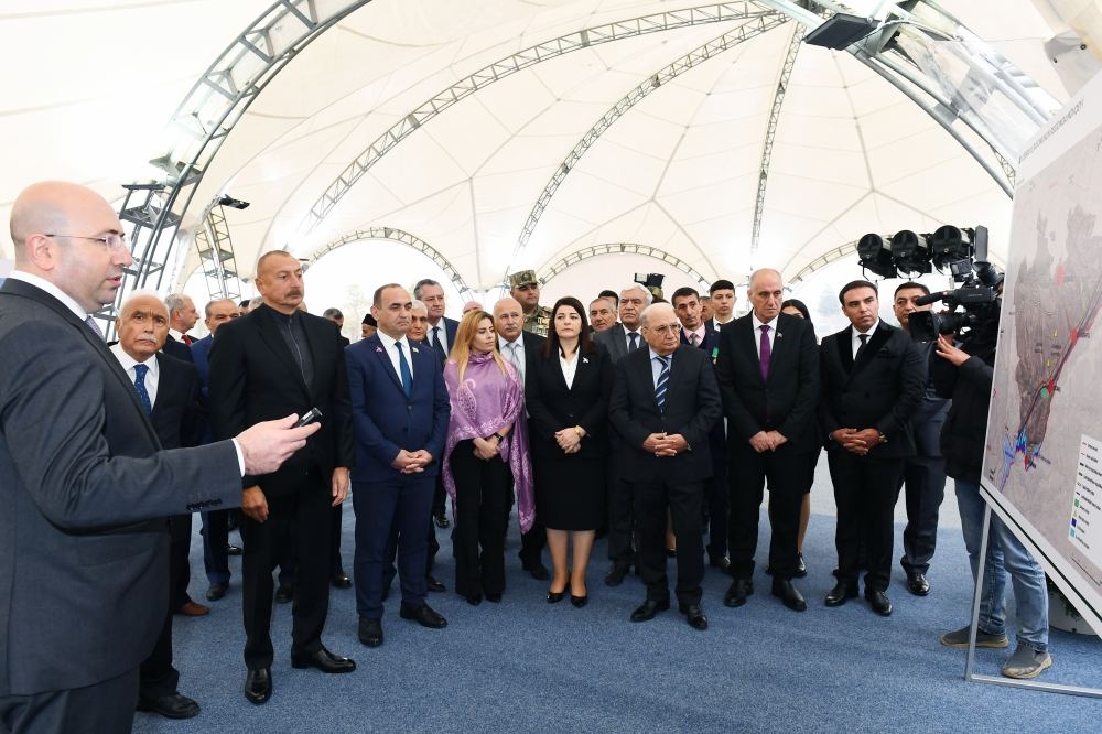 Президент Ильхам Алиев встретился с представителями общественности Джебраильского района,  заложил фундамент мемориального комплекса и дал старт восстановлению города Джебраил (ФОТО)