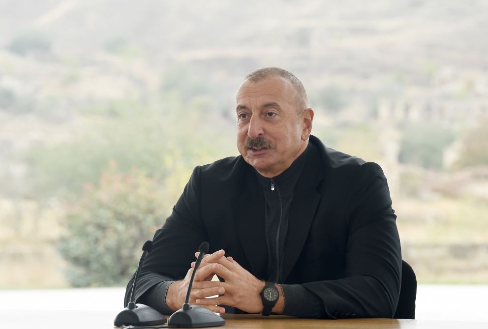 Президент Ильхам Алиев встретился с представителями общественности Джебраильского района,  заложил фундамент мемориального комплекса и дал старт восстановлению города Джебраил (ФОТО)