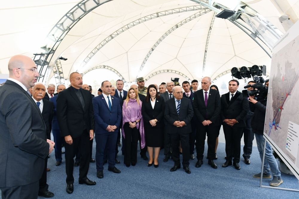 Президент Ильхам Алиев встретился с представителями общественности Джебраильского района,  заложил фундамент мемориального комплекса и дал старт восстановлению города Джебраил (ФОТО)