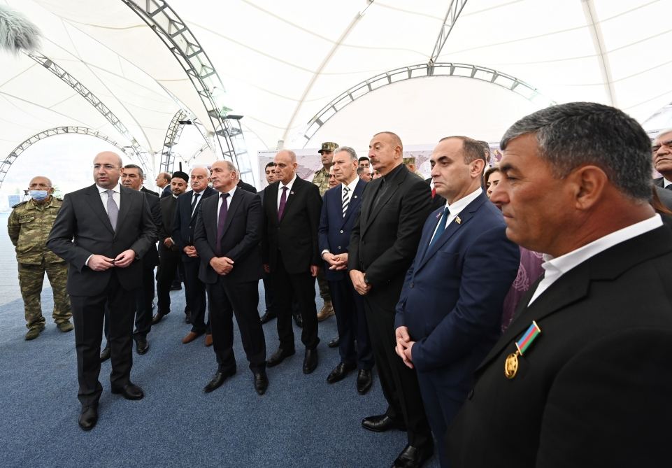 Президент Ильхам Алиев встретился с представителями общественности Джебраильского района,  заложил фундамент мемориального комплекса и дал старт восстановлению города Джебраил (ФОТО)