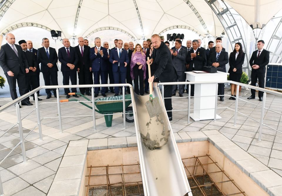Президент Ильхам Алиев встретился с представителями общественности Джебраильского района,  заложил фундамент мемориального комплекса и дал старт восстановлению города Джебраил (ФОТО)