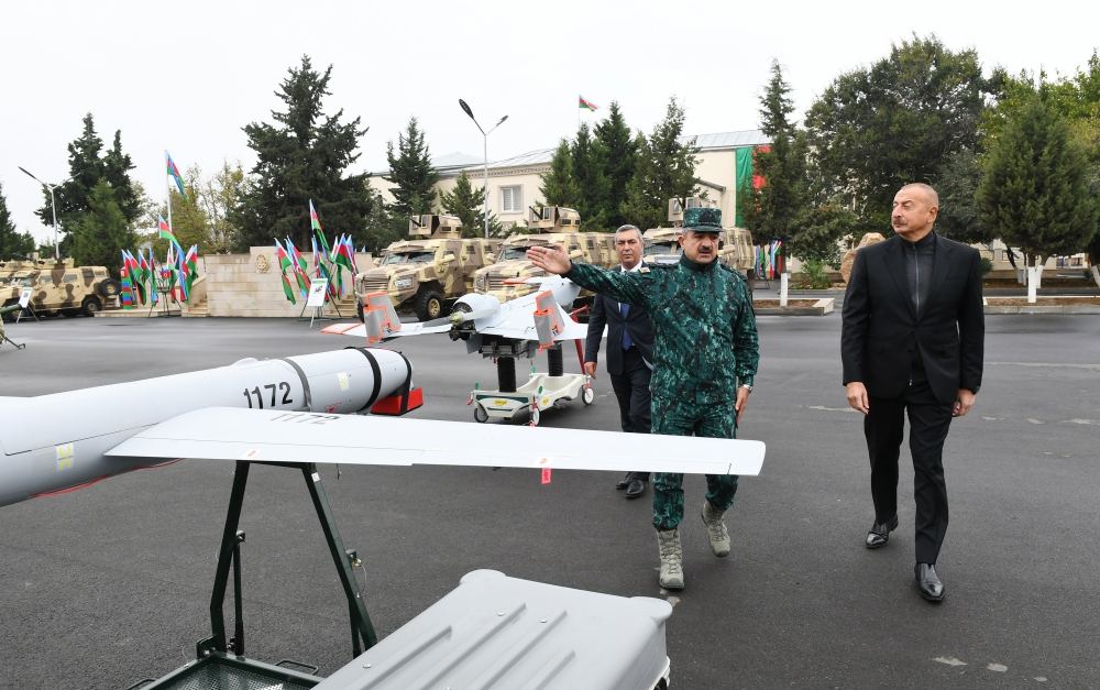 Знаменательные кадры: Президент Ильхам Алиев осмотрел БПЛА Harop в Джебраиле (ФОТО/ВИДЕО)