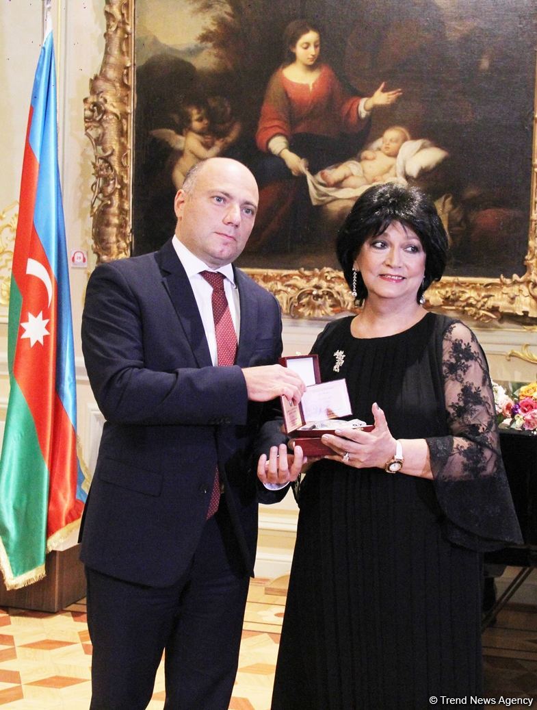 В Баку прошла церемония вручения государственных наград деятелям культуры (ФОТО)
