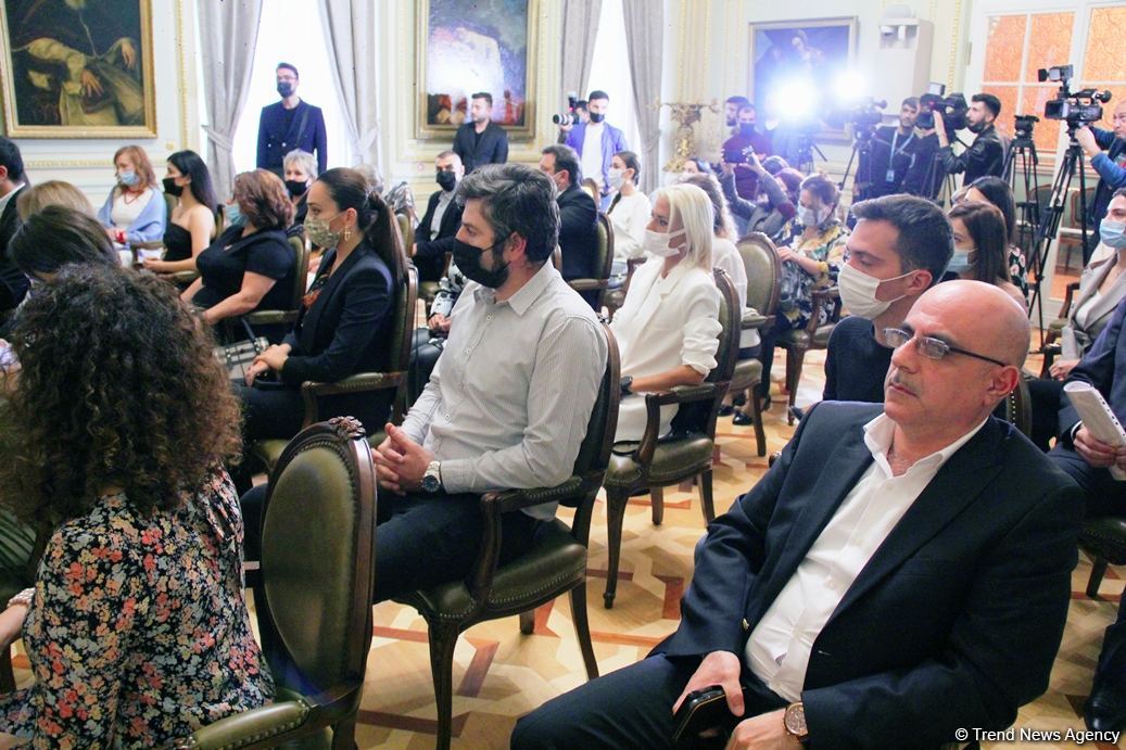 В Баку прошла церемония вручения государственных наград деятелям культуры (ФОТО)