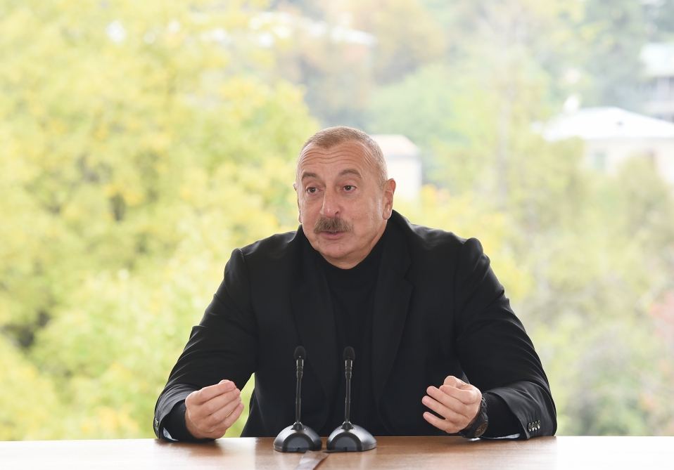 Президент Ильхам Алиев встретился с представителями общественности Ходжавендского района (ФОТО/ВИДЕО) (версия 2)