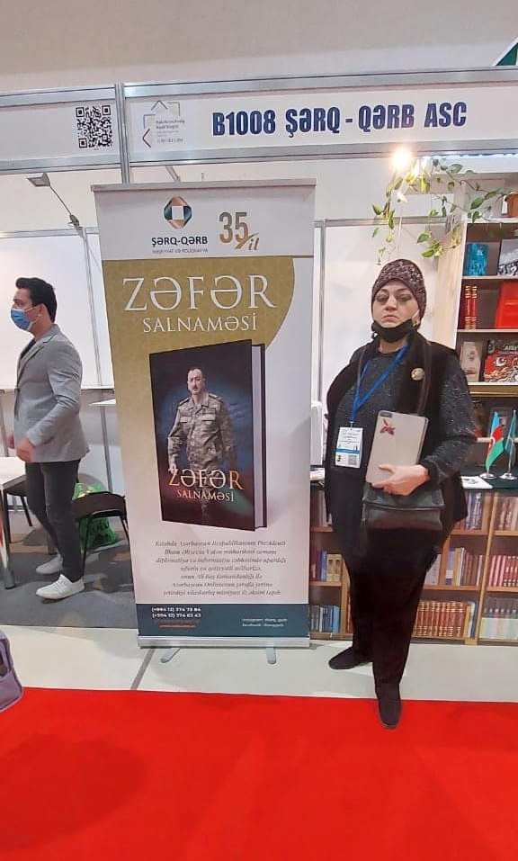 Жених и невеста создали семью на книжной выставке в Баку, ковер любви, "аппетитные" издания… (ФОТО)