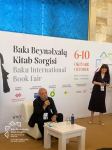 Жених и невеста создали семью на книжной выставке в Баку, ковер любви, "аппетитные" издания… (ФОТО)
