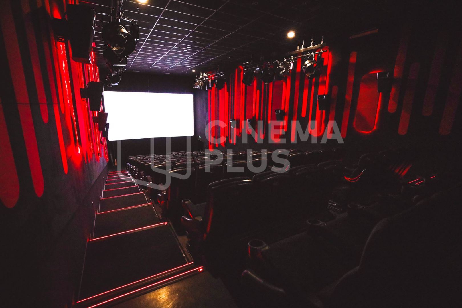 В Азербайджане открылся самый большой кинотеатр CinemaPlus (ФОТО)