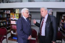 Как в Баку "воздвигли бронзовый памятник" Натигу Расулзаде (ФОТО)
