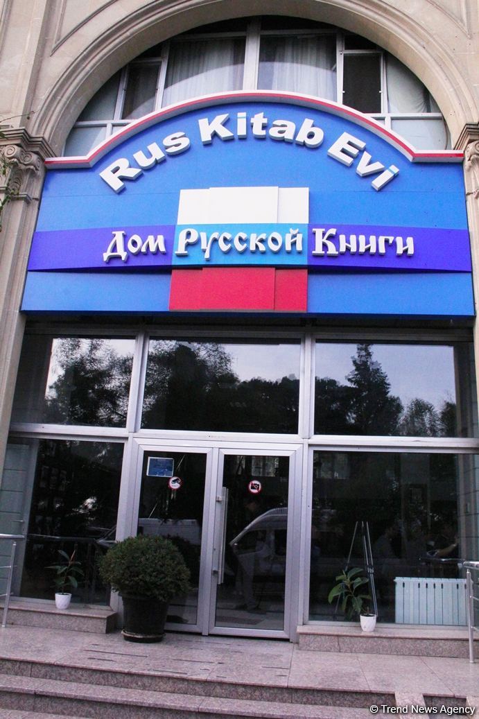 Как в Баку "воздвигли бронзовый памятник" Натигу Расулзаде (ФОТО)