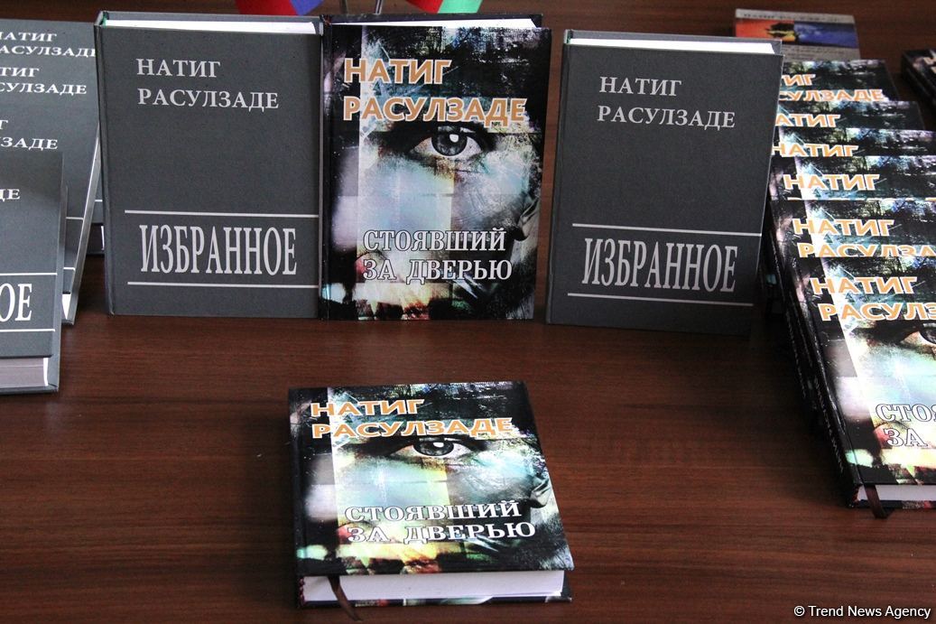 Как в Баку "воздвигли бронзовый памятник" Натигу Расулзаде (ФОТО)