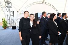Президент Ильхам Алиев и первая леди Мехрибан Алиева встретились с представителями общественности Физулинского района, заложили фундамент Мемориального комплекса и восстановления города (ФОТО)