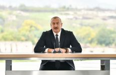 Президент Ильхам Алиев и первая леди Мехрибан Алиева встретились с представителями общественности Физулинского района, заложили фундамент Мемориального комплекса и восстановления города (ФОТО)