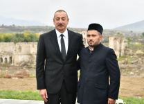 Президент Ильхам Алиев и первая леди Мехрибан Алиева встретились с представителями общественности Физулинского района, заложили фундамент Мемориального комплекса и восстановления города (ФОТО)
