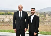 Президент Ильхам Алиев и первая леди Мехрибан Алиева встретились с представителями общественности Физулинского района, заложили фундамент Мемориального комплекса и восстановления города (ФОТО)