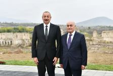Президент Ильхам Алиев и первая леди Мехрибан Алиева встретились с представителями общественности Физулинского района, заложили фундамент Мемориального комплекса и восстановления города (ФОТО)