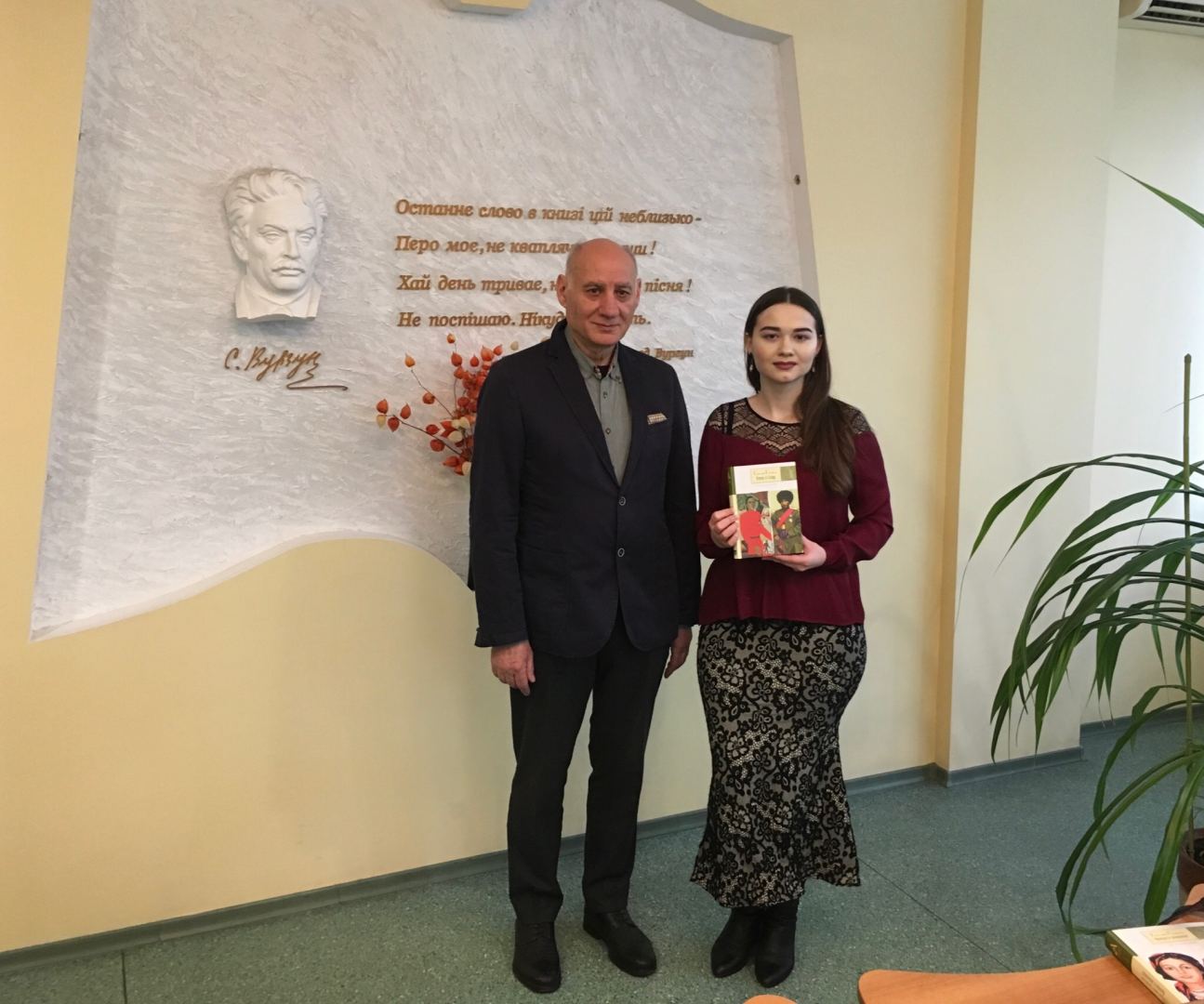 В Узбекистане вышла книга украинского писателя азербайджанского происхождения про судьбу Хивинской династии (ФОТО)