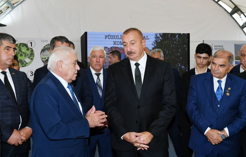 Президент Ильхам Алиев и первая леди Мехрибан Алиева встретились с представителями общественности Физулинского района, заложили фундамент Мемориального комплекса и восстановления города (ФОТО)