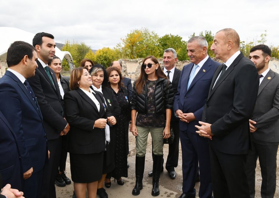 Президент Ильхам Алиев и Первая леди Мехрибан Алиева встретились с представителями общественности Зангилана (ФОТО/ВИДЕО)