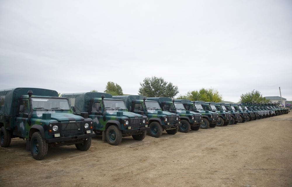 President Ilham Aliyev and First Lady Mehriban Aliyeva view conditions created at military unit complex in Zangilan district (PHOTO)