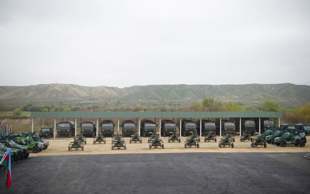 President Ilham Aliyev and First Lady Mehriban Aliyeva view conditions created at military unit complex in Zangilan district (PHOTO)