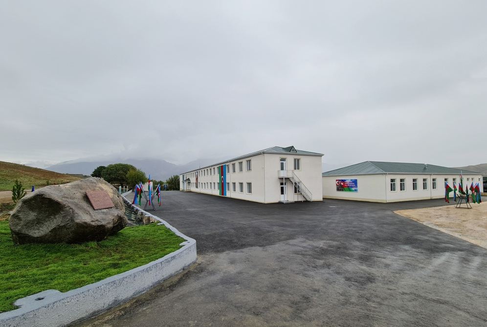 President Ilham Aliyev and First Lady Mehriban Aliyeva view conditions created at military unit complex in Zangilan district (PHOTO)