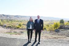 Президент Ильхам Алиев и Первая леди Мехрибан Алиева приняли участие в церемонии закладки фундамента дороги Ханлыг-Губадлы (ФОТО/ВИДЕО)