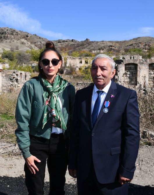 Президент Ильхам Алиев и Первая леди Мехрибан Алиева встретились с представителями общественности Губадлинского района (ФОТО/ВИДЕО)