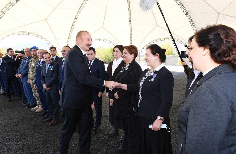 Президент Ильхам Алиев и Первая леди Мехрибан Алиева встретились с представителями общественности Губадлинского района (ФОТО/ВИДЕО)