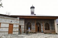 President Ilham Aliyev, First Lady Mehriban Aliyeva view reconstruction work carried out at Badoyun Mosque (FOTO)