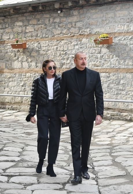 President Ilham Aliyev, First Lady Mehriban Aliyeva view reconstruction work carried out at Badoyun Mosque (FOTO)